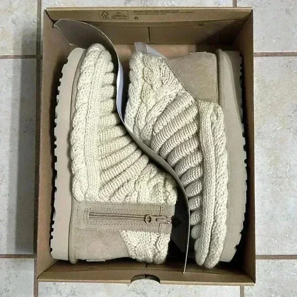 Size 9 Ugg Natural Beige Classic Mini Chunky Knit Boots - Picture 3 of 14